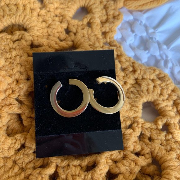 Instagram Fashion Blogger Gold Circle Stud Earring - Picture 3 of 11